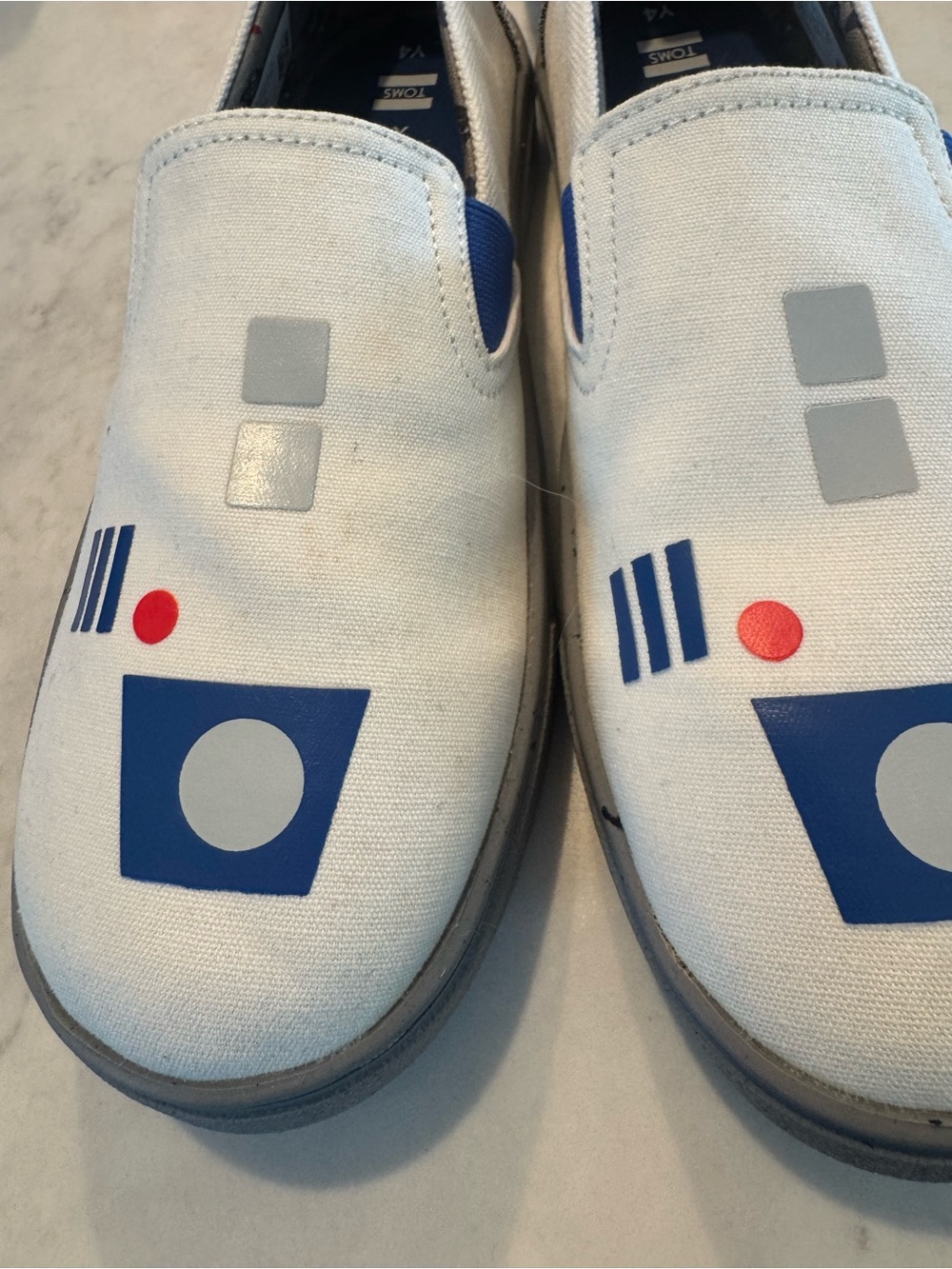 NWT Star Wars x TOMS | R2D2 Print | Luca Slip On Shoes | 4Y